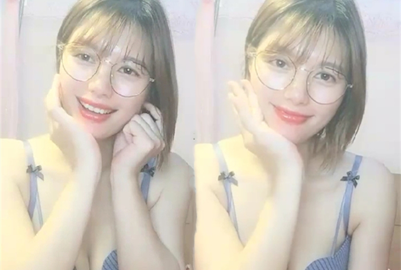 小蜜桃AMY气质短发眼镜妹子3P激情啪啪,两男躺着轮着骑坐 性感屁股上下套弄~2