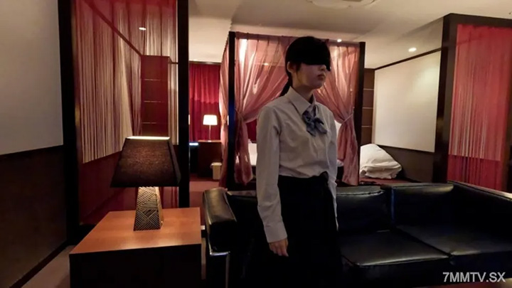 fc2-ppv-4635962-Mugi(18)的乳房可愛,重155厘米,46公斤。這是一段視頻,其中有一個充滿事物